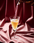 Non-alcoholic pear and rosemary sparkling wine
