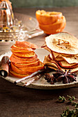 Orangenscheiben und Apfelchips mit Anis, Zimt und Vanille