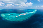 Panoramablick auf schöne Atolle mit Barriereriff, umgeben vom Indischen Ozean, Malediven