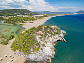 Luftaufnahme eines Sandstrandes an der Adriaküste, Sarigerme, Mugla, Türkei