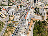 Luftaufnahme einer belebten Stadtlandschaft mit modernen Gebäuden und belebten Straßen,Ein Musbah,Palästina