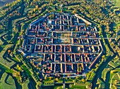 Luftaufnahme der befestigten Stadt Neuf Brisach, Elsass, Frankreich