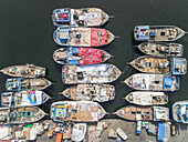 Luftaufnahme des Hafens von Dubai Dhow Wharfage in den Vereinigten Arabischen Emiraten