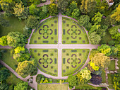 Luftaufnahme über Abbey Gardens in der Stadt Bury St Edmunds, Großbritannien