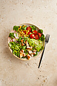 Protein-rich salad bowl with smoked mackerel