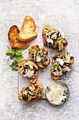 Crostini mit Pilzen aus der Heißluftfritteuse