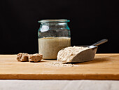 Sauerteig, Hefe und Backmalz für das Brotbacken