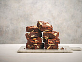 Schokoladenbrownies mit weißer Schokolade