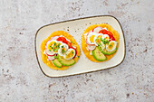 Cloud bread with vegetable and egg topping