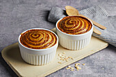 Vegane Cinnamon Swirl Baked Oats