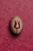 Naturally coloured Easter egg with decorative flower motif