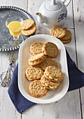 Sandwich biscuits with eggnog cream