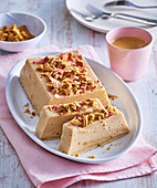 Vanilla pudding with almonds