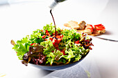 Green salad with tomatoes and balsamic dressing