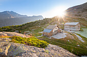 Schutzhütte Jervis in der Morgendämmerung, Valle dell Orco, Nationalpark Gran Paradiso, Provinz Turin, Piemont, Italienische Alpen, Italien