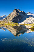 Sonnenaufgang im Adamello-Brenta-Naturpark, Mandrone-See in Trentino-Südtirol, Italien, Europa.