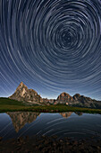 Startrail mit Ra Gusela,Passo Giau, Dolomiti di Zoldo, Unesco Erbe, Belluno, Venetien, Italien