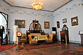 Aufenthaltsraum des Jugendstilmuseums in der Wohnung, in der der lettische Architekt Konstantins Peksens (1859 bis 1928) bis 1907 lebte, Albertstraße, UNESCO-Weltkulturerbe, Riga, Lettland, Baltikum, Europa