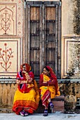 Colourfully dressed women, Amer Fort (Amber Fort), Rajasthan, India