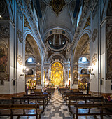 Sevilla, Spanien, 15. Mai 2022, Barockes Kircheninnere in Sevilla, Spanien, mit einem reich verzierten Altar und Dekorationen.