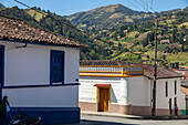 The municipality of Chitaga is located in the department of Norte de Santander, in the northeast of Colombia. Geographically, it is located in the Andean region, at an altitude of 2,300 meters above sea level, within the high plateau of the Eastern Andes mountain range. It borders municipalities such as Pamplona, ??Silos and Cácota, and is part of an area characterized by mooslands and rural areas dedicated to agriculture and livestock. It is part of the Paramo de Santurbán, a water source for Santander and Norte de Santander.