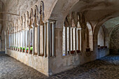 Architektonisches Detail der Villa Rufolo aus dem 13. Jahrhundert in Ravello, Italien.