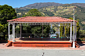 The municipality of Chitaga is located in the department of Norte de Santander, in the northeast of Colombia. Geographically, it is located in the Andean region, at an altitude of 2,300 meters above sea level, within the high plateau of the Eastern Andes mountain range. It borders municipalities such as Pamplona, ??Silos and Cácota, and is part of an area characterized by mooslands and rural areas dedicated to agriculture and livestock. It is part of the Paramo de Santurbán, a water source for Santander and Norte de Santander.