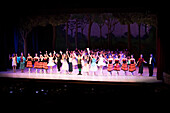 Das Allegro Dance Studio ist eine Akademie, die klassisches Ballett unterrichtet und den Tanz in Medellín fördert. Es entwickelt klassische Ballettausbildungsprogramme, die auf einem tiefen Verständnis der Technik basieren, und fördert und unterstützt gleichzeitig künstlerische Projekte.