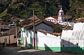 The municipality of Santo Domingo de Silos is located in the department of Norte de Santander, in the northeast of Colombia. Geographically, it is located in the Eastern Andes mountain range, at an altitude of approximately 2,850 meters above sea level. It borders municipalities such as Pamplona, ??Chitagá, Mutiscua and Cácota, in an area characterized by mountainous landscapes, moorlands and agricultural activities. It is part of the Santurbán Páramo, a water source for Santander and Norte de Santander.
