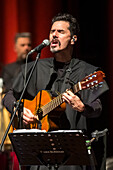 Inti-Illimani und Quilapayún sind zwei der repräsentativsten Gruppen der Nueva Canción Chilena, einer Musikbewegung, die in den 1960er Jahren entstand und sich durch eine starke folkloristische Identität und ein tiefes soziales und politisches Engagement auszeichnet, Medellin, Kolumbien