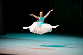 Das Allegro Dance Studio ist eine Akademie, die klassisches Ballett unterrichtet und den Tanz in Medellín fördert. Es entwickelt klassische Ballettausbildungsprogramme, die auf einem tiefen Verständnis der Technik basieren, und fördert und unterstützt gleichzeitig künstlerische Projekte.