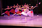Allegro Dance Studio is an academy dedicated to teaching classical ballet and promoting dance in Medellín. It develops classical ballet training programs based on a deep understanding of technique, while also promoting and supporting artistic projects.