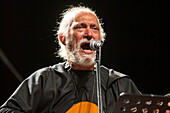 Inti-Illimani und Quilapayún sind zwei der repräsentativsten Gruppen der Nueva Canción Chilena, einer Musikbewegung, die in den 1960er Jahren entstand und sich durch eine starke folkloristische Identität und ein tiefes soziales und politisches Engagement auszeichnet, Medellin, Kolumbien