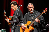 Inti-Illimani und Quilapayún sind zwei der repräsentativsten Gruppen der Nueva Canción Chilena, einer Musikbewegung, die in den 1960er Jahren entstand und sich durch eine starke folkloristische Identität und ein tiefes soziales und politisches Engagement auszeichnet, Medellin, Kolumbien