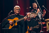 Inti-Illimani und Quilapayún sind zwei der repräsentativsten Gruppen der Nueva Canción Chilena, einer Musikbewegung, die in den 1960er Jahren entstand und sich durch eine starke folkloristische Identität und ein tiefes soziales und politisches Engagement auszeichnet, Medellin, Kolumbien