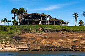 Ruinen der Finca la Manuela des ehemaligen Kokain-Drogenbarons Pablo Escobar am Embalse Del Peñol in Kolumbien.