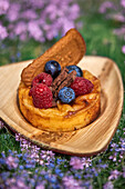 Japanese cheesecake with berries and biscuits