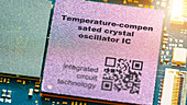 Temperature-compensated crystal oscillator microchip