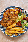 Hähnchenbrust aus dem Airfryer mit Fries und Salat