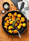 Fried potatoes with garlic and rosemary