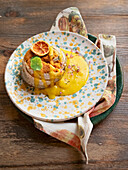 Stör-Törtchen mit süß-saurer Zitrussauce