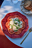 Tomatoes, mozzarella and Bündnerfleisch