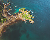 Luftaufnahme von San Juan de Gaztelugatxe, Baskenland, Spanien.