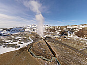 Luftaufnahme einer Industrie inmitten der Berge, Südliche Halbinsel, Island.