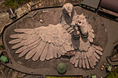 Luftaufnahme des Jatayu-Felsens, einer adlerförmigen Statue auf dem Gipfel eines Hügels in Chadayamangalam, Nilamel, Kerala, Indien.