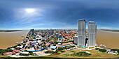 Luftaufnahme der modernen Skyline mit Hochhäusern und Fluss, Abschnitt Chroy Changvar, Phnom Penh, Kambodscha