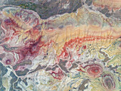 Luftaufnahme der Felsformation Painted Hills, Oregon, USA, von oben.
