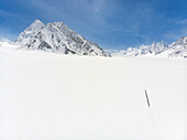 Luftaufnahme des schneebedeckten Hispar-Gletschers und Hispar Sar, Shigar, Gilgit-Baltistan, Pakistan.