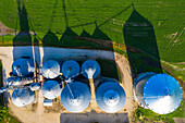 Luftaufnahme eines Silos in Kaneville Township in der Nähe von Chicago in der Region Illinois. Vereinigte Staaten von Amerika.