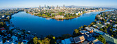 Panoramaluftaufnahme des Brisbane River, Brisbane Powerhouse & New Farm Park, Brisbane, Queensland, Australien